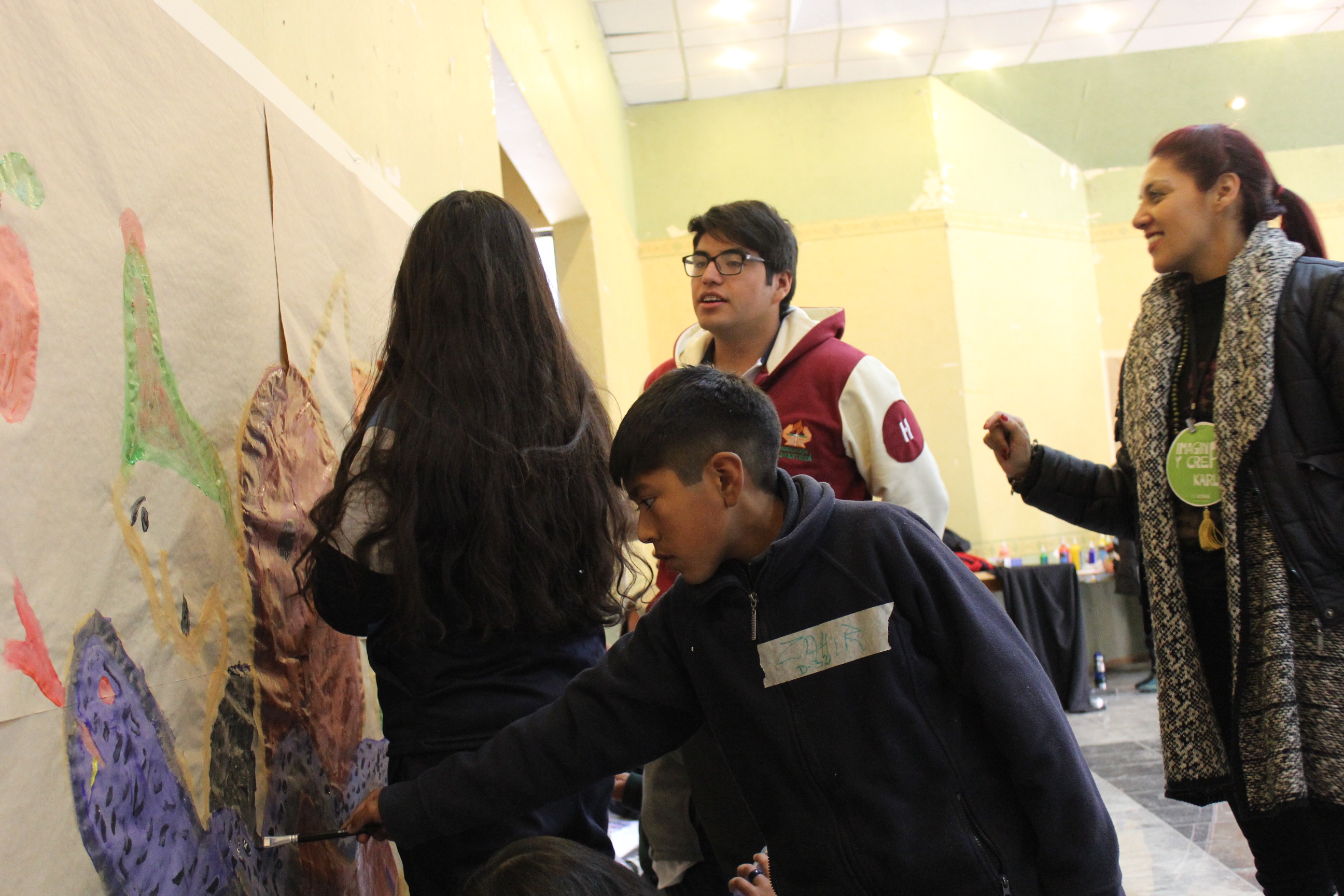 Estudiantes participando de Escucha Creativa